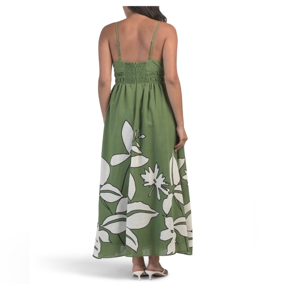 🔹️Taylor 🔹️Floral Maxi  Floral Pattern Smocked Waist Dress in Green and White - Picture 2 of 3